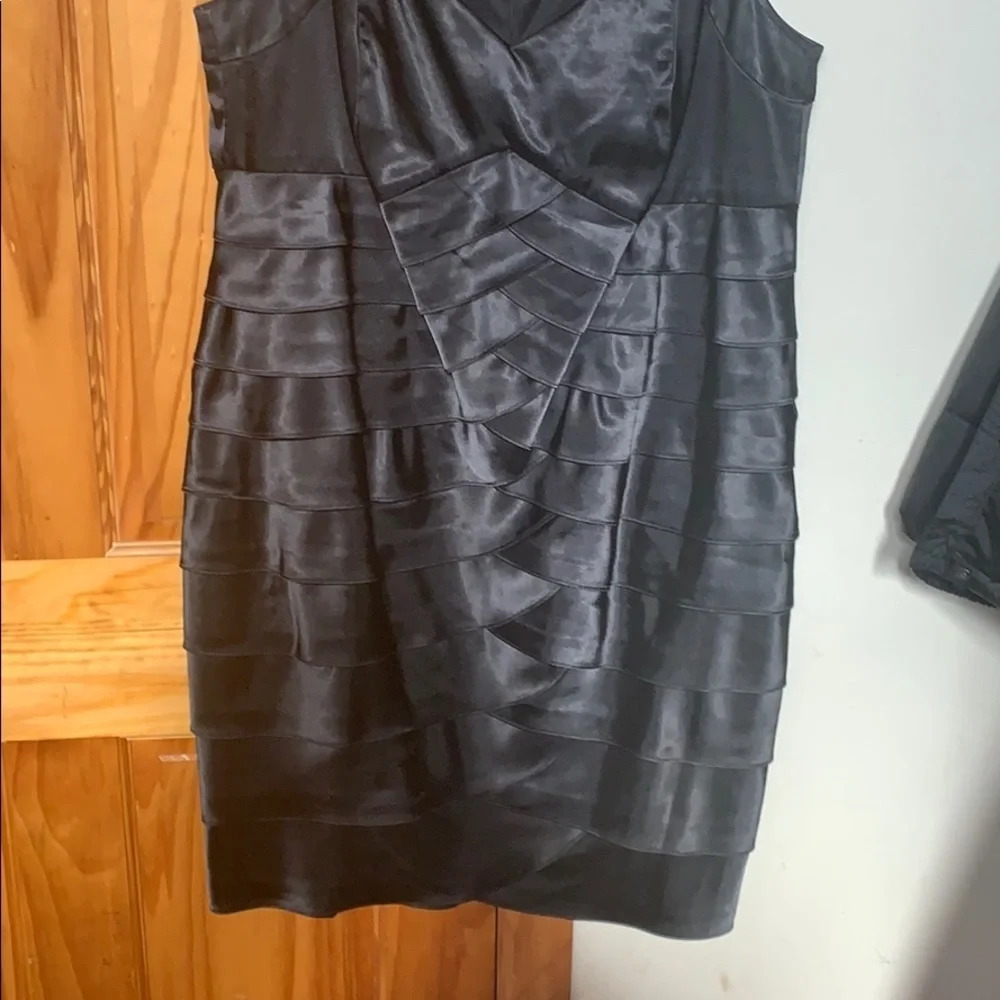 Black dress - Picture 3 of 5